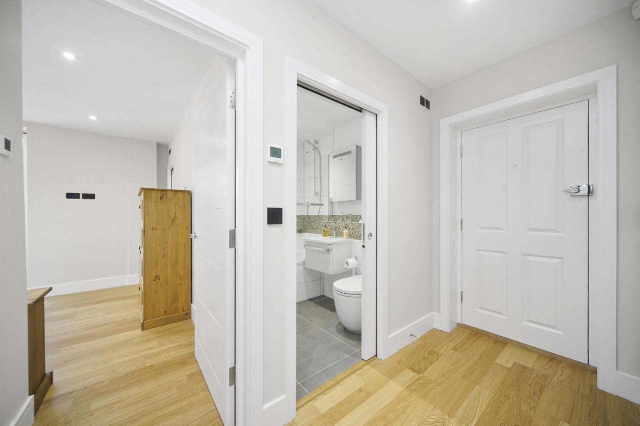 Flat 1 Bridge House Apartamento Staines-upon-Thames Exterior foto