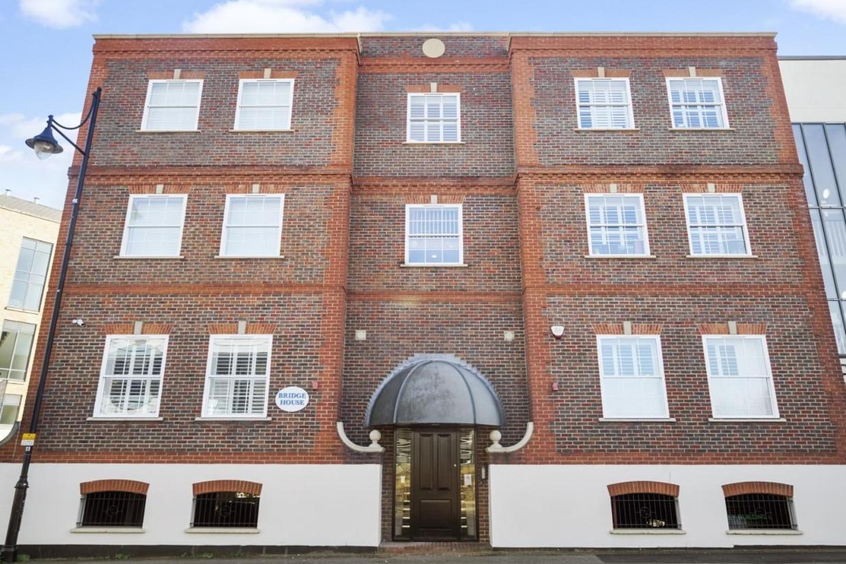 Flat 1 Bridge House Apartamento Staines-upon-Thames Exterior foto
